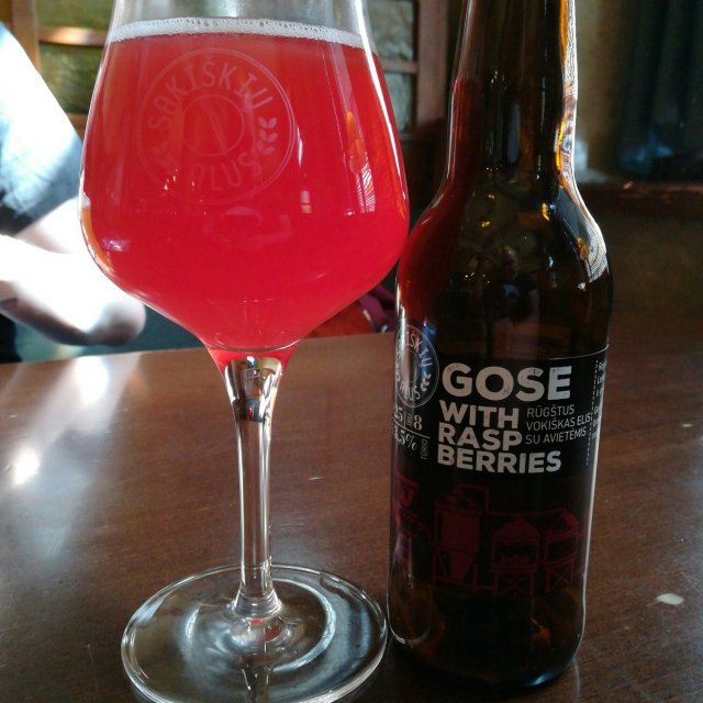 gose with raspberries